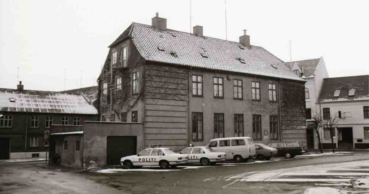 F Politistation på Frederikstorv set fra Frederikstorv. Flere negativer. Foto- Klaus Madsen. Foto- Klaus Madsen